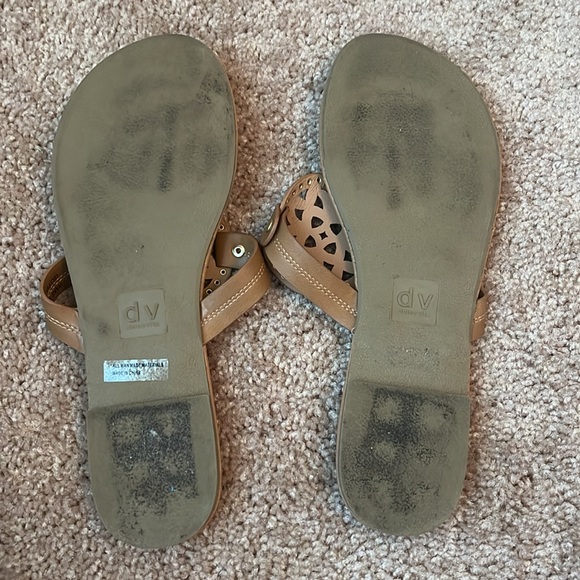 DV by Dolce Vita Gotie Medallion Thongs - Picture 8 of 8